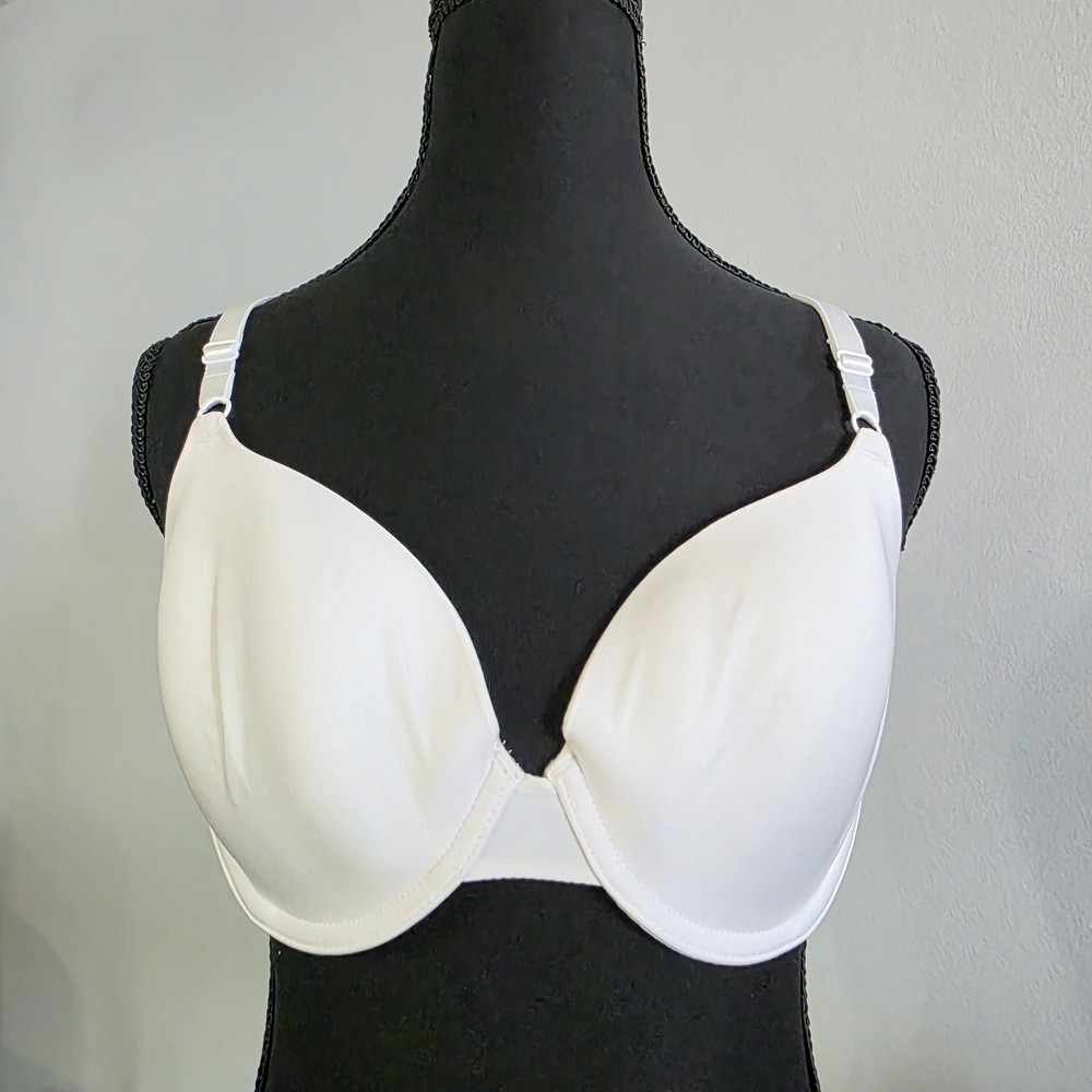EUC Victoria's Secret Classic White Demi Bra - Size 36C